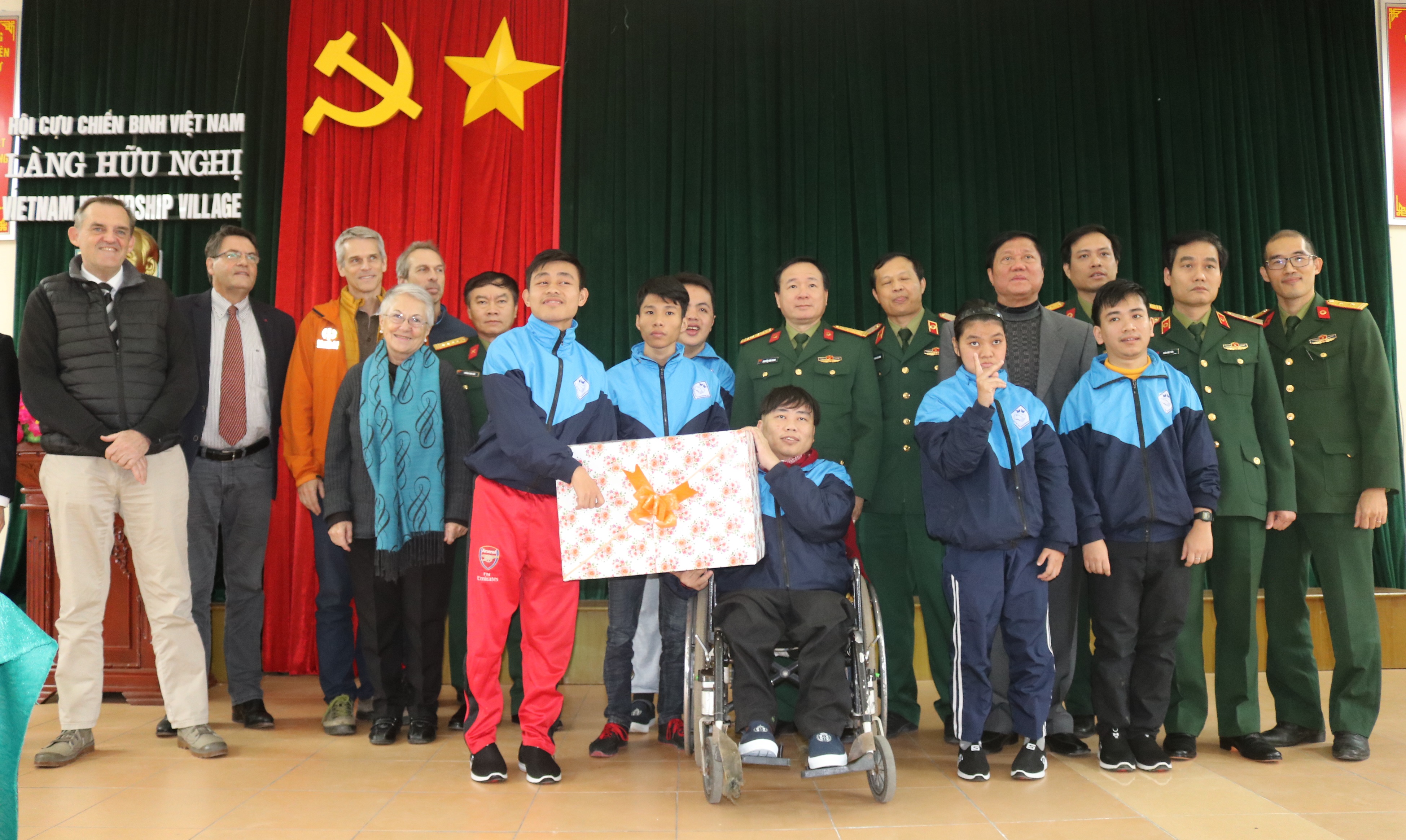 Thăm, tặng quà nạn nhân chất độc da cam/dioxin ở Làng Hữu nghị Việt Nam